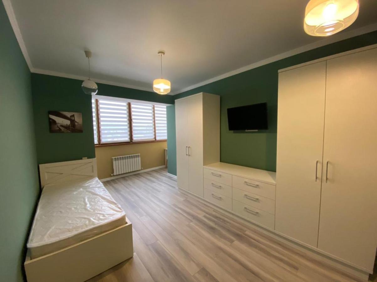 Vip Apartment Mountain View Алма Ата Екстериор снимка