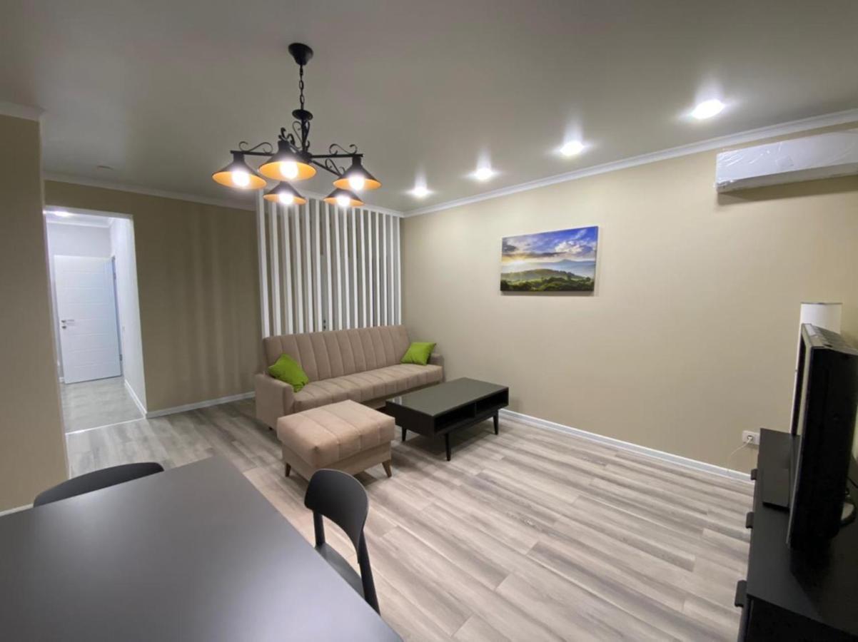 Vip Apartment Mountain View Алма Ата Екстериор снимка