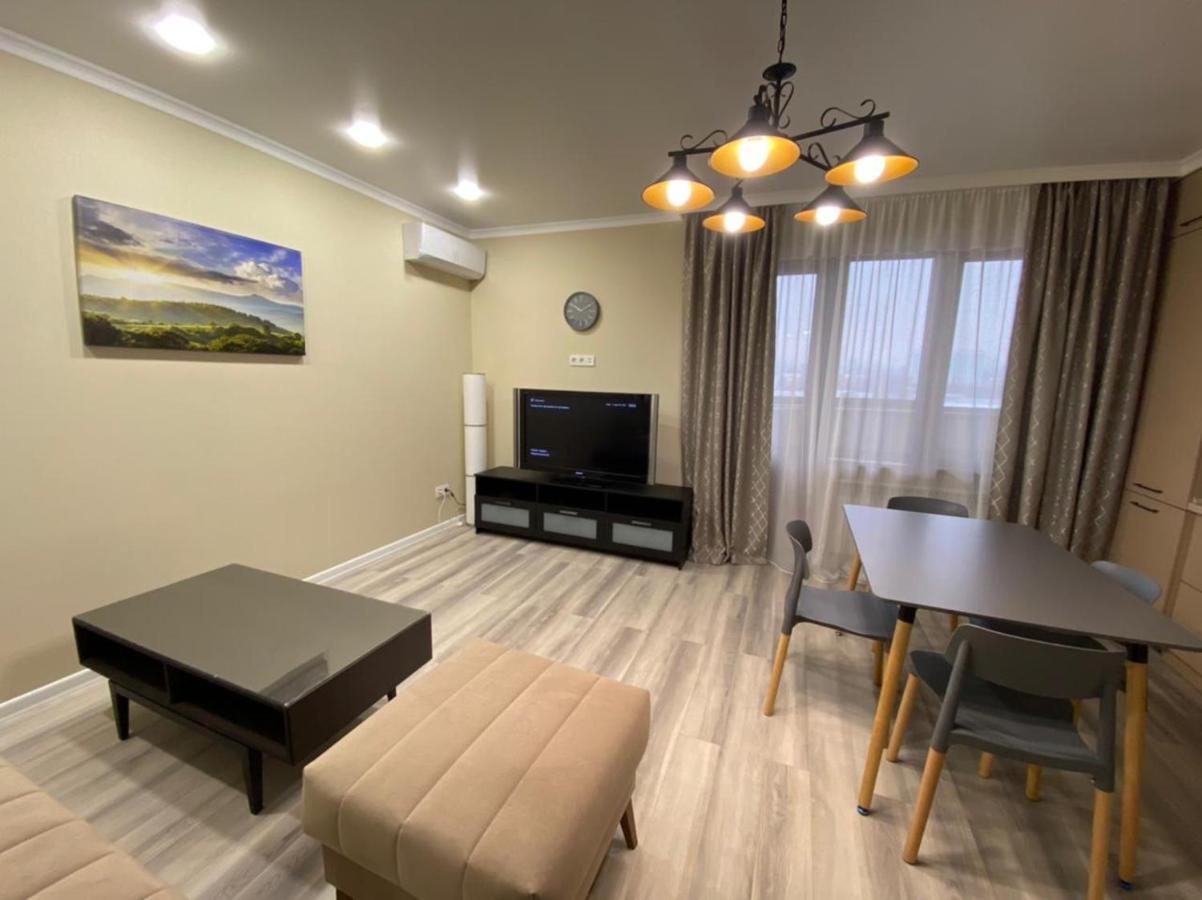 Vip Apartment Mountain View Алма Ата Екстериор снимка